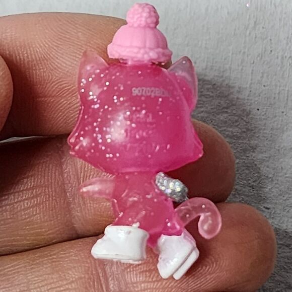 GENUINE HATCHIMALS COLLEGGTIBLES, SEASON 6.5 ROYAL SNOW BALL FROSTY PINK LYNX - Picture 5 of 5